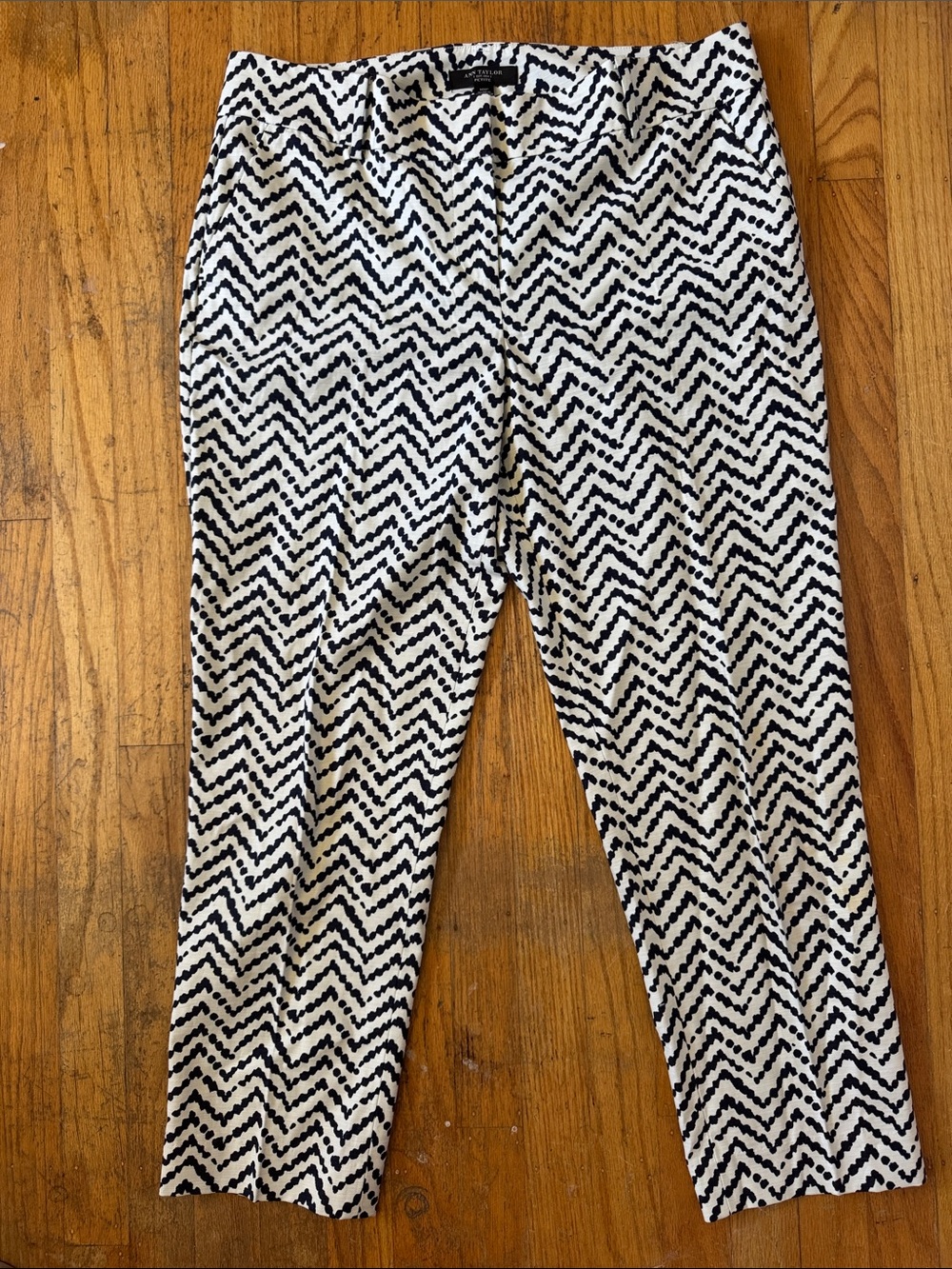 Ann Taylor Chevron Zig Zag Ankle Pants Navy Blue & Cream Size 10P MSRP $88